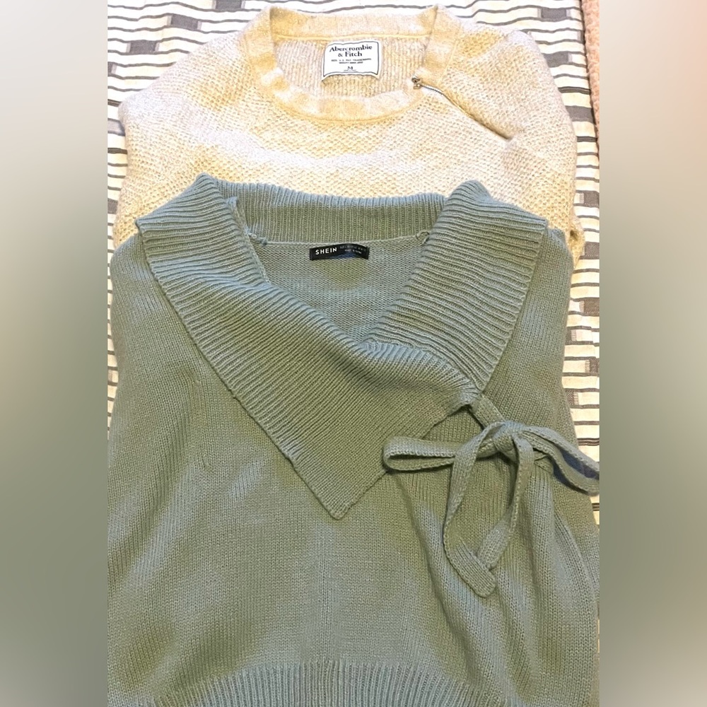 Lot of 2 Sweaters, Abercrombie & Fitch and Shein - size Medium